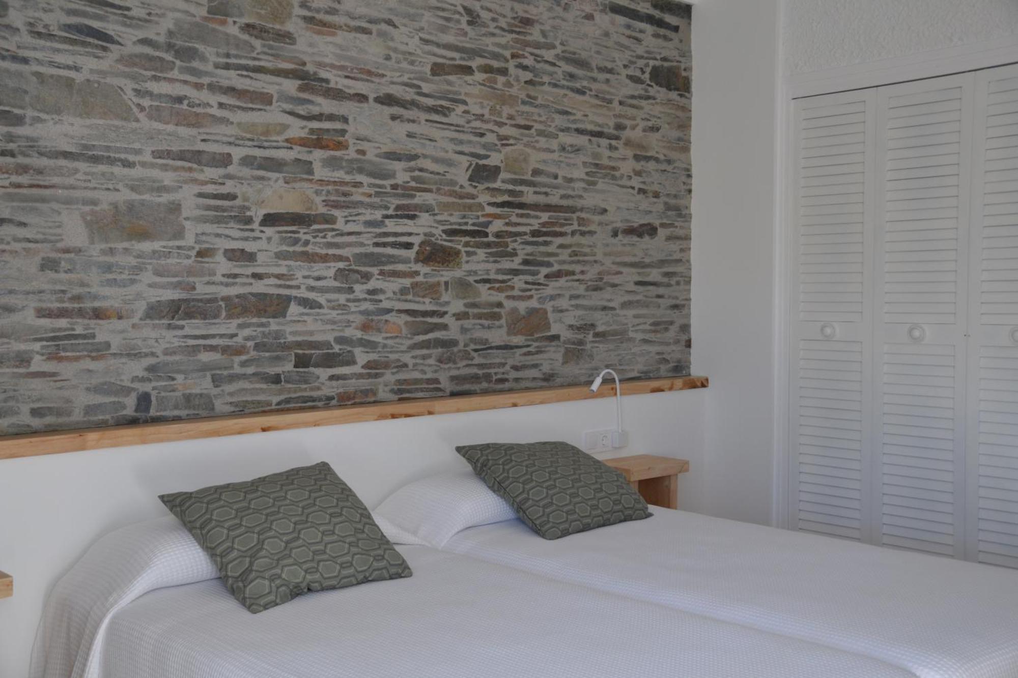 Hotel Misty Кадакес Екстериор снимка